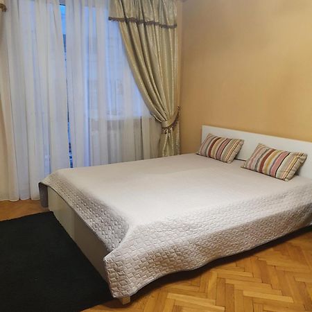 Затишна Квартира В Центрі Міста Lutsk Ngoại thất bức ảnh